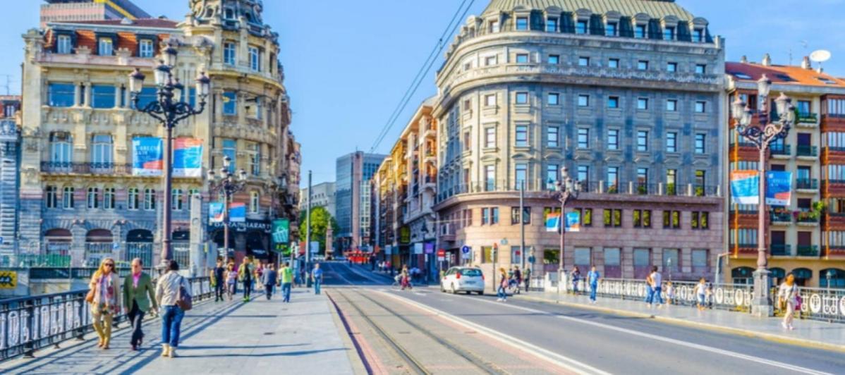 A 5 Minutos Andando Del Casco Viejo, Ayuntamiento, Plaza Circular Y Gran Via De Bilbao Y Proximo A Las 2 Lineas De Metro Eksteriør bilde